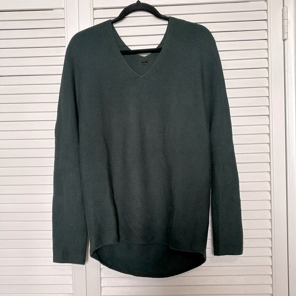 Uniqlo dark forest green seamless cotton knit sweater